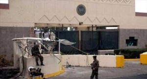 متظاهرون يقتحمون السفارة الامريكية في صنعاء