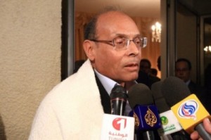 فيديو| الرئيس التونسي ينفجر بوجه صحافي ويشتمه