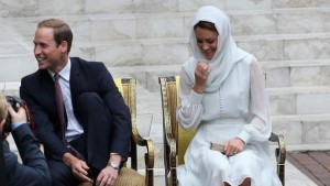 كيت العارية.. الأسرة الملكية تقاضي كلوزير