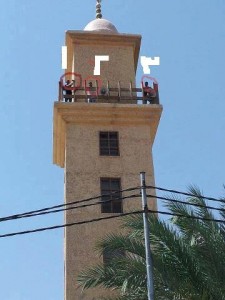 العقبة : أربع شبان يحاولون الانتحار عن مأذنة مسجد