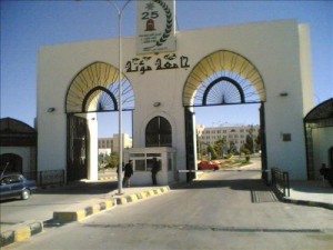 اعتصام أمام "مؤتة" لإعادة مفصولين