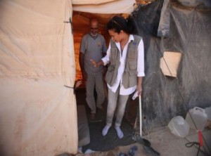 هند صبري تزور مخيم الزعتري .. صور