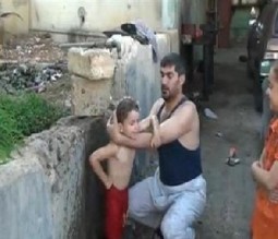 مواطنون في الزرقاء ينوون الاستحمام وغسل ملابسهم في محطات الضخ