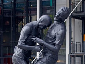 “نطحة” زيدان…جُسدت في تمثال