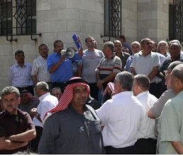 متقاعدو المصفاة يواصلون اعتصامهم ويهددون بالتصعيد