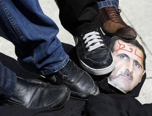 غضب علوي رفضًا لتشبث الأسد بالكرسي