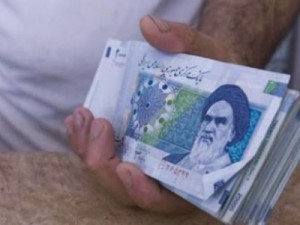 إنهيار العملة الإيرانية يثير مواجهات مع الشرطة في قلب طهران