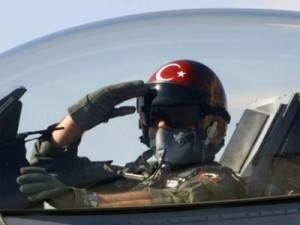 تركيا تقصف أهدافا في سوريا رداً على سقوط قذائف داخل اراضيها