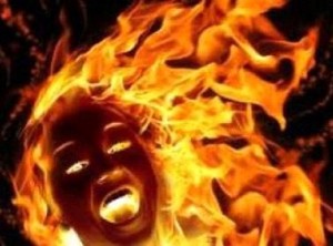 وفاة سيدة أحرقت نفسها أمام منزل ذوي زوجها بالعقبة