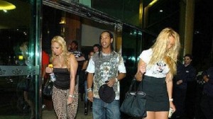 (بودي غارد) ميسي يكشف فضائح لاعبي برشلونة السكارى!