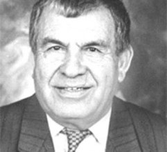 وفاة أول نقيب للصحفيين عرفات حجازي