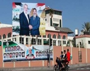 استبدال صور مشتركة لهنية ومرسي في غزة لتحل محلها”شكرا قطر