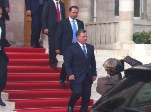 الوزراء أثناء وصولهم الى الديوان الملكي ... صور