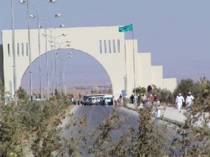 إعتصام إحتجاجي للأمن الجامعي في آل البيت بسبب شتم الرئيس لهم