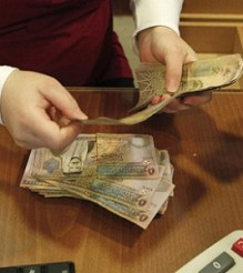 رواتب موظفي القطاع العام غدا والمتقاعدين العسكريين والمدنيين الاحد