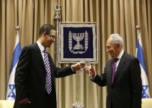 بدأ بـ «صاحب الفخامة» وذيله بـ«صديقك الوفي» .. رسالة مرسي إلى بيريس .. صور