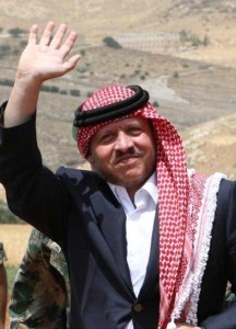 الملك يزور اسراً عفيفة في ماركا