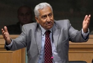 النسور: إما رفع الأسعار أو انهيار الدينار