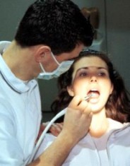 السعي لمنح 45 طبيب اسنان من ابناء غزة تصاريح عمل في الاردن