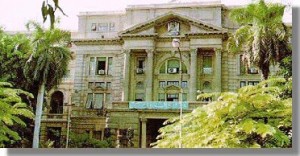 مدير يمني سافر للحج وكلف زوجته بإدارة عمله الحكومي