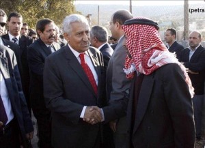 رئيس الوزراء يشارك بتشييع جثمان الزيودي