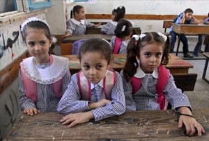 دوام الطلبة في المدارس الساعة الثامنة صباحا