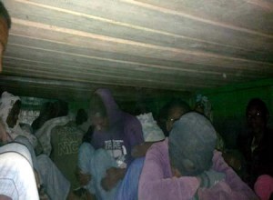 الدوريات الخارجية تضبط 61 سوريا داخل 3 شاحنات