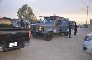 حملة أمنية في الجفر تضبط 72 مركبة مسروقة وأسلحة ومخدرات .. صور