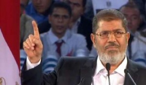 الرئيس الأخونجي المرسي يصف الرئيس حسني مبارك بالمخلوع - صور