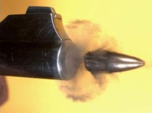 وفاة حدث بعيار ناري اثناء لعبه في حديقة منزل احد جيرانه