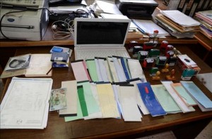 القبض على محتال بحوزته اختام رسمية للبنوك والمستشفيات