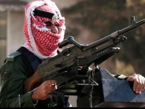 القبض على 6 مطلوبين ومركبات مسروقة وأسلحة بمسح أمني صحراوي