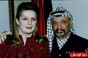 مئات الصور لـياسر عرفات وزوجته سها وابنته زهوة تُنشر لأول مرة