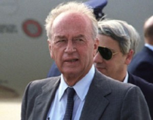 تحقيق صحفي إسرائيلي يكشف أن إسحاق رابين صادق على عملية إغتيال صدام حسين