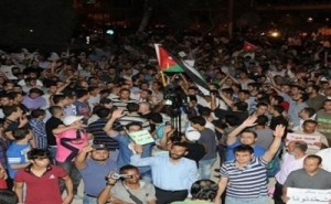 معتصمون يسيطرون على دوار الداخلية يعلنون العصيان المدني وتأهب امني للتدخل