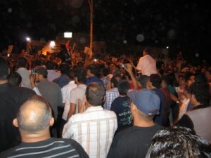 المزار الجنوبي احراق مبنى البلدية والمؤسسة المدنية والعسكرية واعمال شغب واسعة