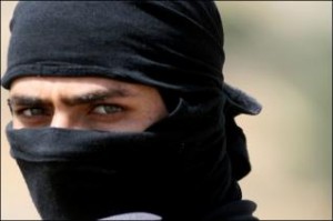 ملثمون يسلبون سيارات على طريق "ناعور" وفوضى في المنطقة