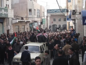 مسيرة ولاء وانتماء حاشدة في جبل الحسين تنديدا بالتخريب