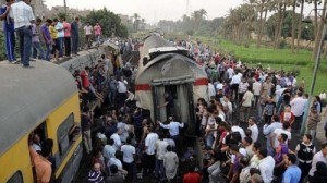 مصر: مقتل 47 تلميذاً بتصادم حافلة مدرسية وقطار واستقالة وزير النقل