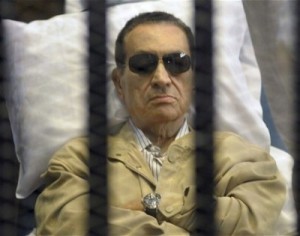 مبارك: أنا رمز ولا أطلب العفو من أحد