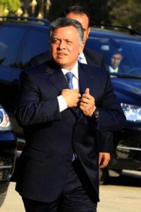 الملك يعود مصابي الدرك والأمن