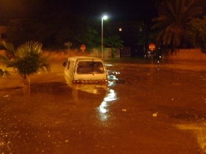 الأمطار الغزيرة تفاجئ العقبة مجدداً... وتحذيرات من فيضانات جديدة