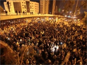 مسيرة ليلية باتجاه دوار الداخلية وأخرى في حي الطفايلة والأمن يمنع دخول الصحفيين - تحديث