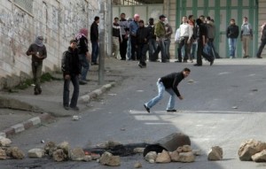 توقيف 130 ناشطا والعشرات يمثلون امام امن الدولة اليوم