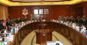 النسور : الحكومة لن تعد بما لا تستطيع الايفاء به