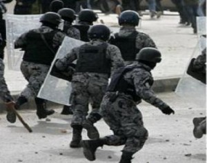 الدرك ينسحب من محيط دار المحافظة في الكرك