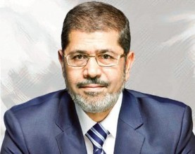 مصر : مرسي يقيل النائب العام ويقرر إعادة محاكمات رموز نظام مبارك