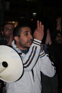 متظاهرون في عمان يرددون هتافات