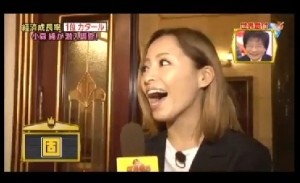 مذيعة يابانية تذهل لفخامة منزل أحد القطريين لدى زيارتها له... فيديو