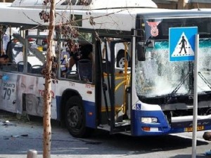 توقيف منفذي الهجوم على الحافلة في تل أبيب.. المنفذون إستقطبوا مواطناً إسرائيلياً لتنفيذ العملية